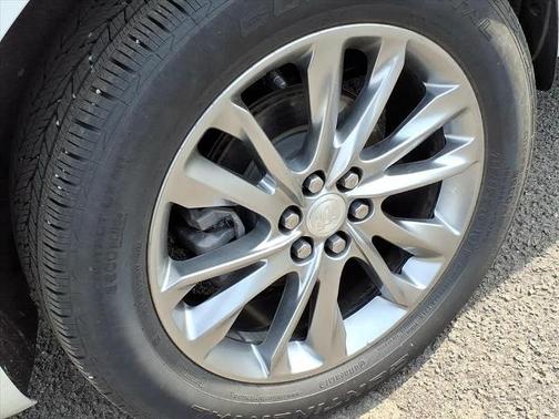 White Frost Tri-Coat 2022 Buick Enclave AVENIR