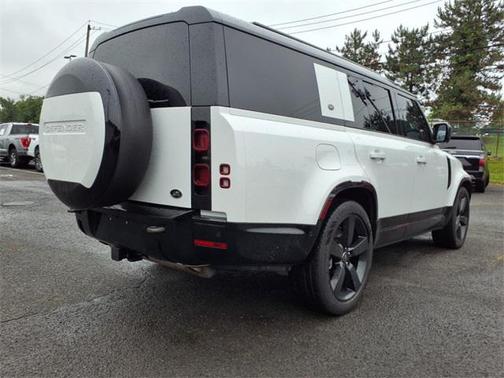 2023 Land Rover Defender 130 X-Dynamic SE