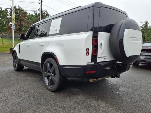 2023 Land Rover Defender 130 X-Dynamic SE