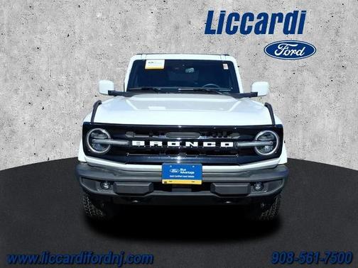 OXFORD WHITE 2025 Ford Bronco OUTER BANKS