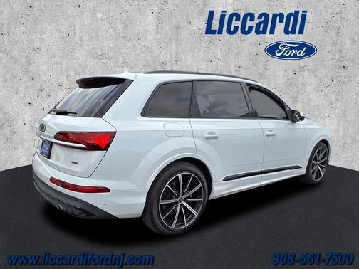 2021 Audi Q7 55 Prestige