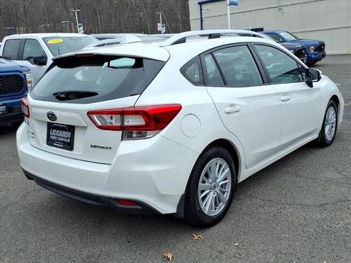 Crystal White Pearl 2018 Subaru Impreza 2.0I PREMIUM