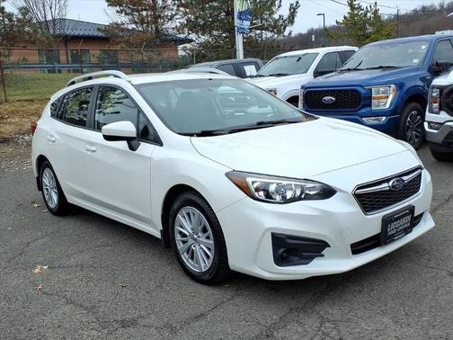 Crystal White Pearl 2018 Subaru Impreza 2.0I PREMIUM