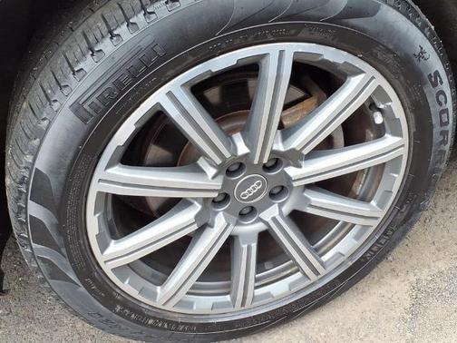 Florett Silver Metallic 2018 Audi Q7 3.0T QUATTRO PRESTIGE