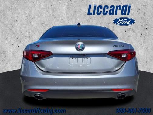 2021 Alfa Romeo Giulia Base