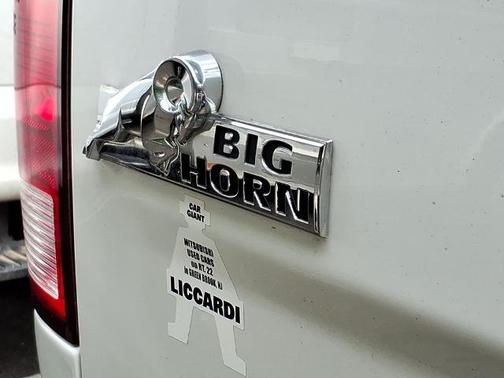 Bright White Clearcoat 2018 RAM 1500 SLT