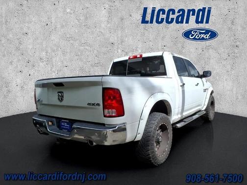 Bright White Clearcoat 2018 RAM 1500 SLT