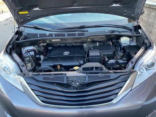 2011 Toyota Sienna LE