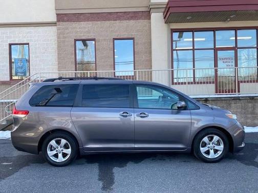 2011 Toyota Sienna LE
