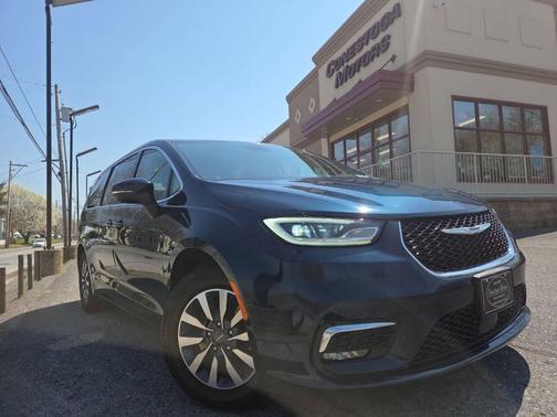 2023 Chrysler Pacifica Hybrid Touring L