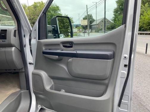 2017 Nissan NV Passenger NV3500 HD SL V8
