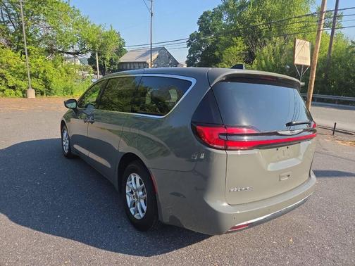 Gray 2023 Chrysler Pacifica Touring L