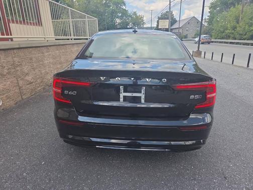 2024 Volvo S60 B5 Plus Dark Theme