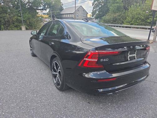 2024 Volvo S60 B5 Plus Dark Theme