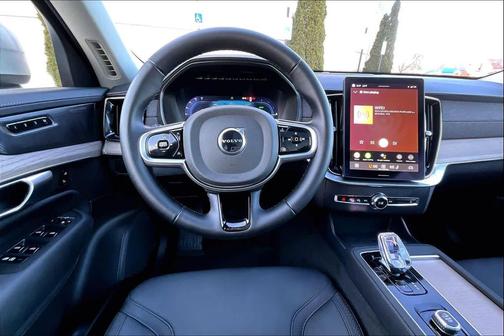 2025 Volvo XC90 Plug-In Hybrid T8 Plus 7-Seater