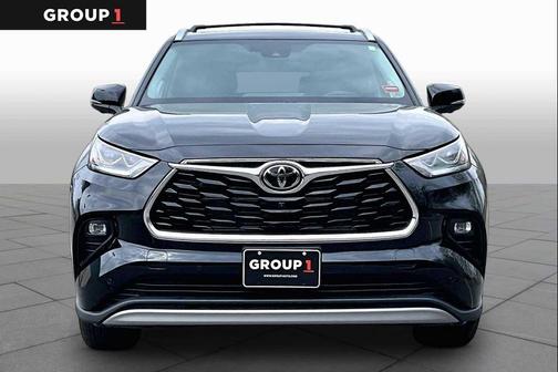 Midnight Black Metallic 2026 Toyota Highlander Hybrid Platinum