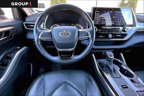 2022 Toyota Highlander Hybrid Platinum