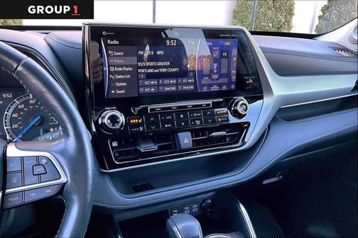 2022 Toyota Highlander Hybrid Platinum