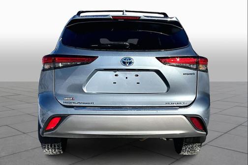 2022 Toyota Highlander Hybrid Platinum