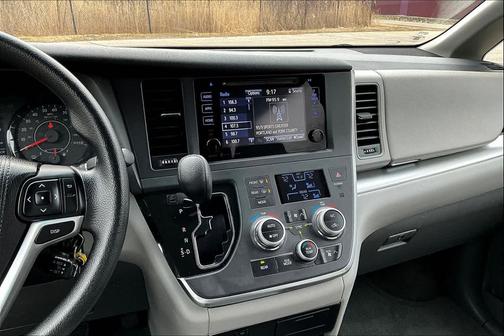 2017 Toyota Sienna LE