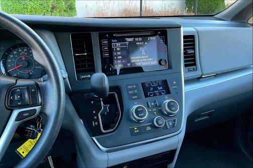 2017 Toyota Sienna LE