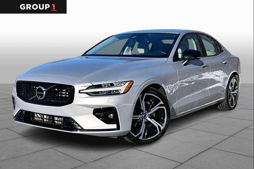 2024 Volvo S60 B5 Plus Dark Theme