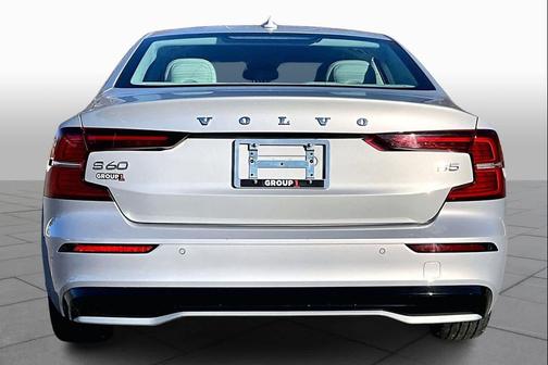 2024 Volvo S60 B5 Plus Dark Theme