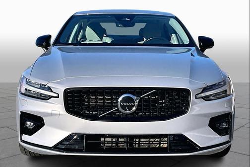 2024 Volvo S60 B5 Plus Dark Theme