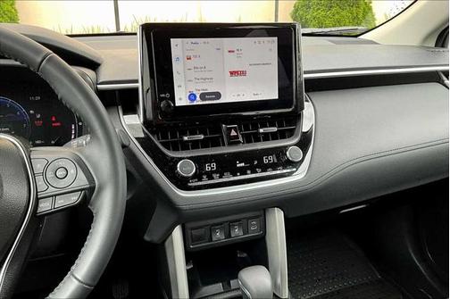 2025 Toyota Corolla Cross XLE