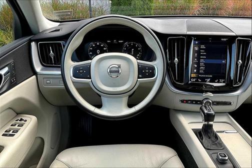 2018 Volvo XC60 T6 Momentum