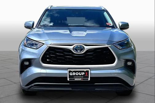 Moon Dust 2023 Toyota Highlander Hybrid XLE