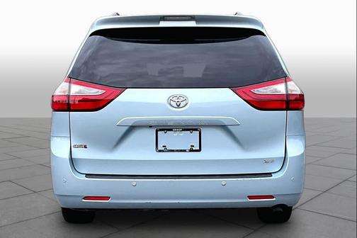 2016 Toyota Sienna XLE