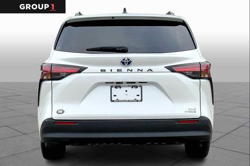2022 Toyota Sienna XLE 8 Passenger