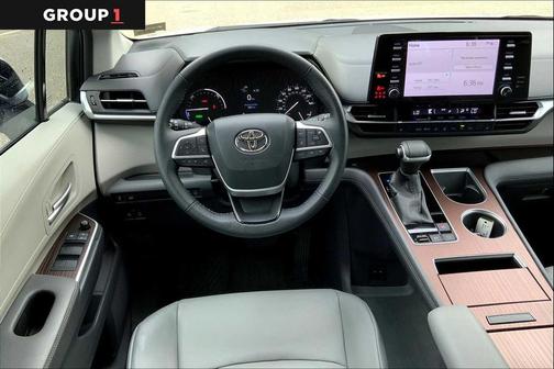 2022 Toyota Sienna XLE 8 Passenger