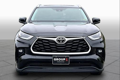 Midnight Black Metallic 2021 Toyota Highlander XLE