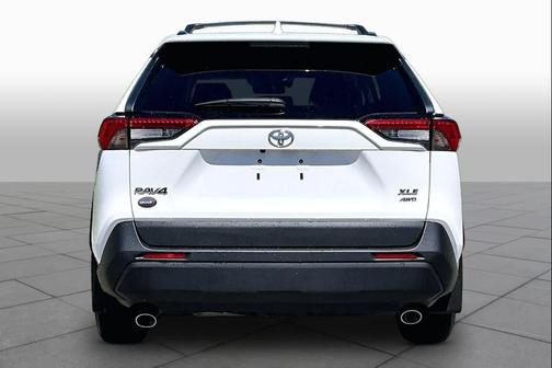 Ice Cap 2024 Toyota RAV4 XLE