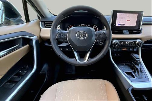 Ice Cap 2024 Toyota RAV4 XLE