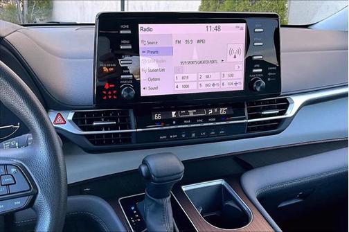 2024 Toyota Sienna LE