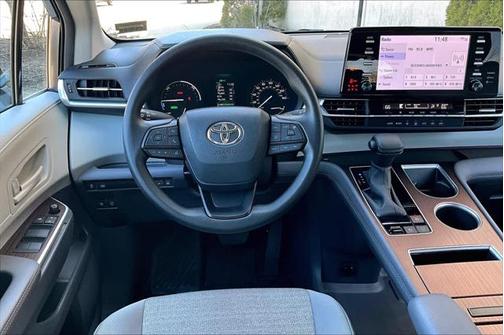 2024 Toyota Sienna LE