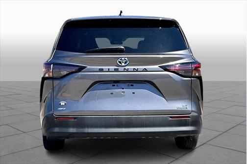 2024 Toyota Sienna LE