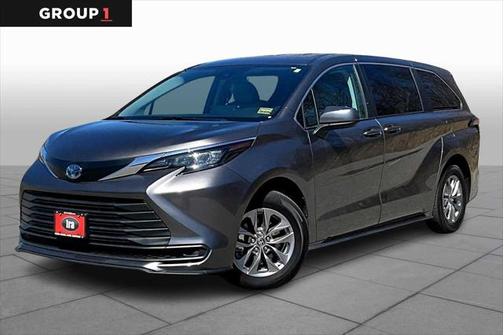 2024 Toyota Sienna LE