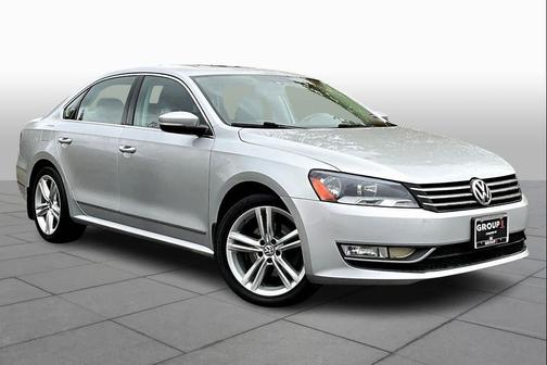 2015 Volkswagen Passat 1.8T Auto SE w/Sunroof & Nav