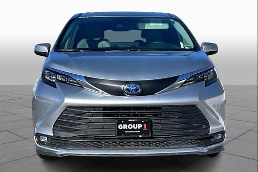 2025 Toyota Sienna XLE