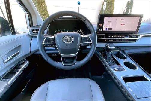 2025 Toyota Sienna XLE