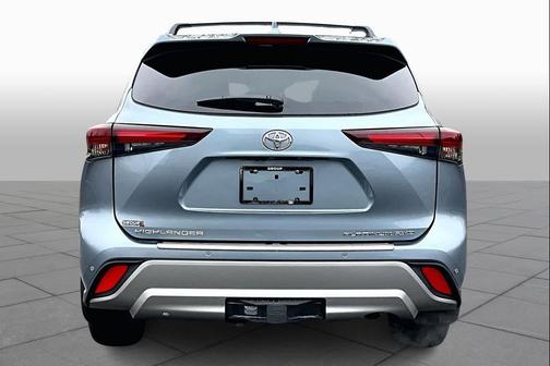 Moon Dust 2024 Toyota Highlander Platinum