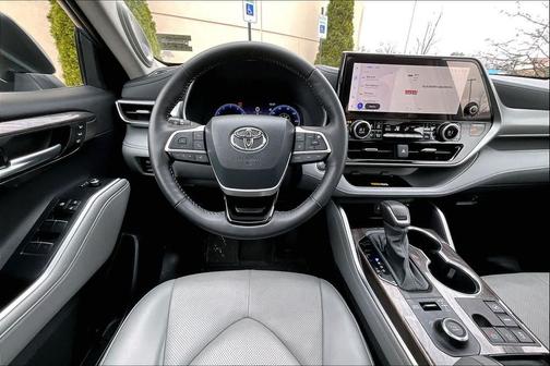 Moon Dust 2024 Toyota Highlander Platinum