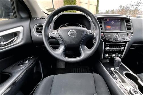 Magnetic Black 2018 Nissan Pathfinder SV