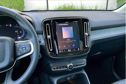 2025 Volvo XC40 B5 Plus Dark Theme