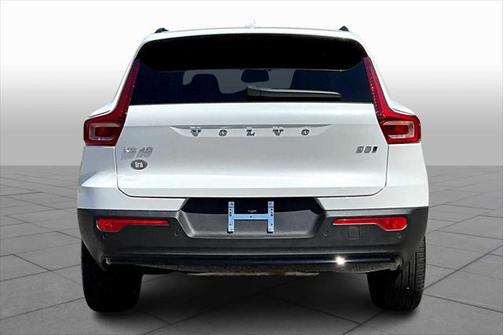 2025 Volvo XC40 B5 Plus Dark Theme