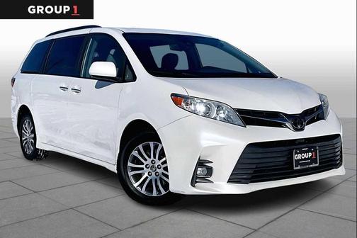 2020 Toyota Sienna XLE